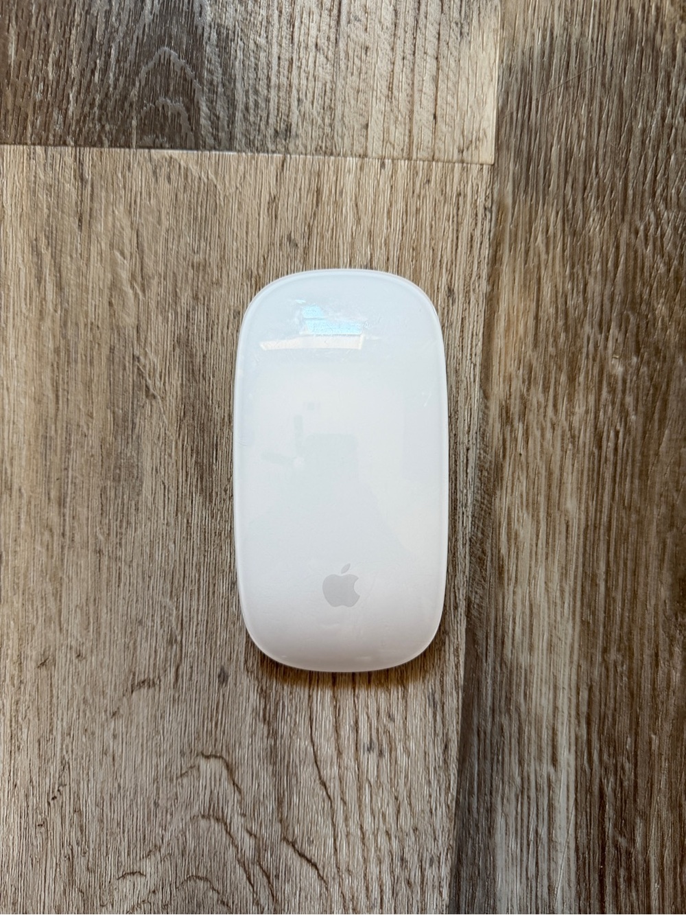 Apple White Wireless Magic Mouse - Glossy Multi-Touch